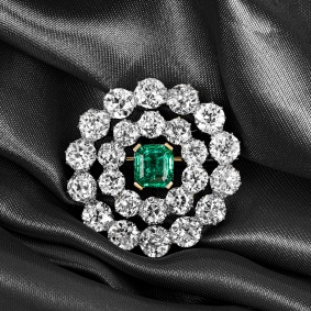 Early 20th Century Emerald & Diamond Brooch 12.40ct TDW